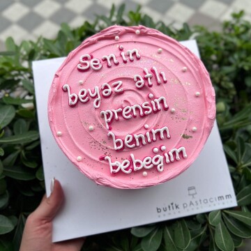 Pembe Konseptli Yazılı Pasta