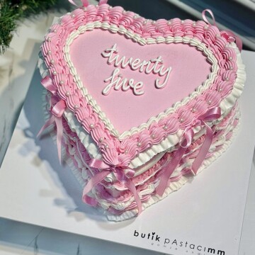 Pembe Kurdeleli Vintage Kalpli Pasta