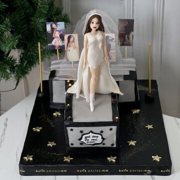 Podyumda Yürüyen Manken Pastası