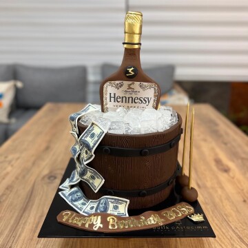 Şişe Detaylı Tasarım Pasta