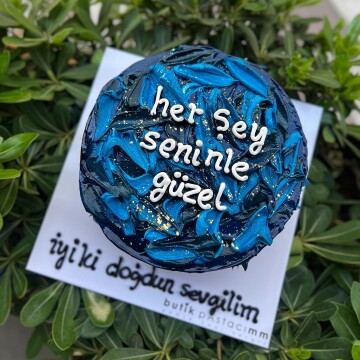 Siyah ve Mavi Krema Darbeli Yazılı Pasta