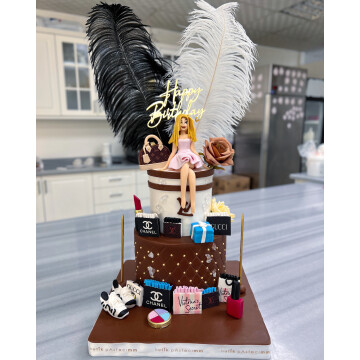 Süslü Kişiye Özel Figürlü Pasta