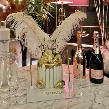 Tüylü Altın Detaylı Pasta