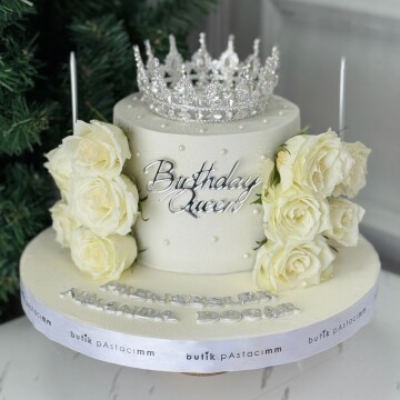 Üfleyince Etrafa Sim Saçılan Beyaz Güllü Pasta (Simli Pasta Üfleme)