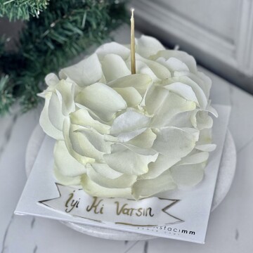 White Dream Sevgililer Günü Pastası