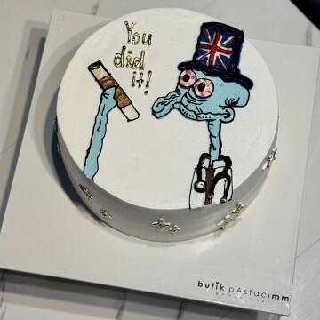 Yorgun Squidward Çizimli Mezuniyet Pastası